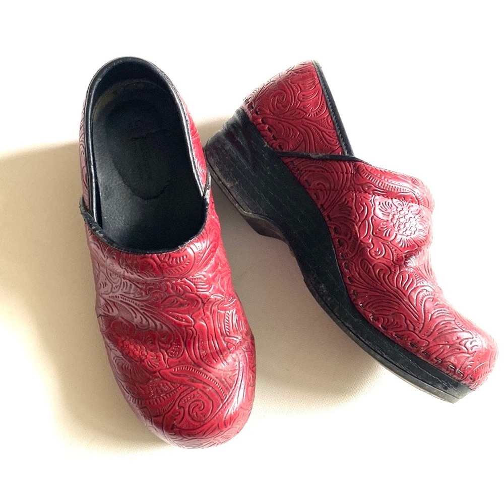Croft & Barrow Red & Black Leather Floral Paisley Print Clogs, Size‎ 6